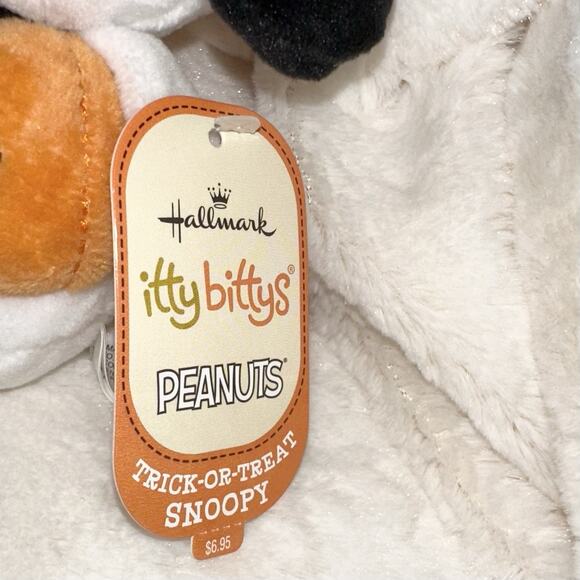 Trick-Or-Treat Snoopy 2018 Hallmark Itty Bittys Peanuts Plush - NWT - Picture 2 of 5